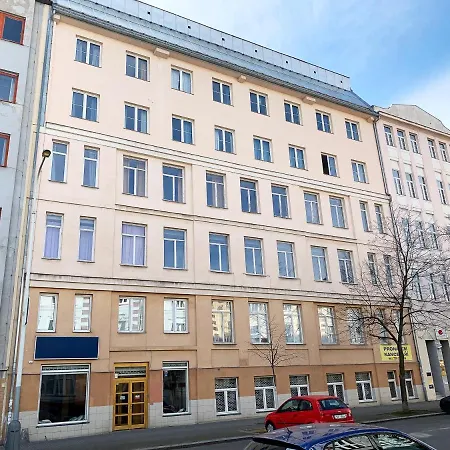 Holiday Home Prague アパート プラハ